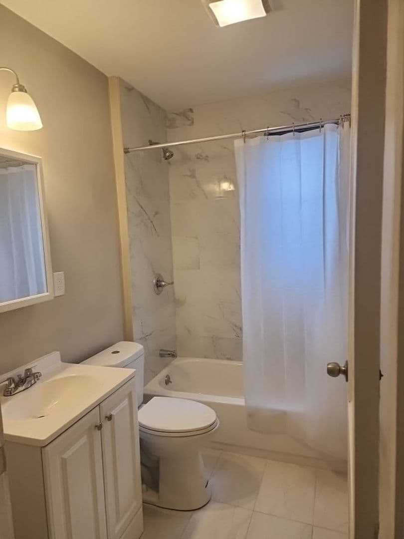 Hartford Apartment: 222-224 Maple Avenue