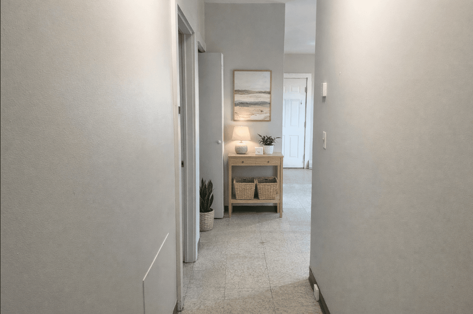 Hartford Apartment: 195 Affleck St