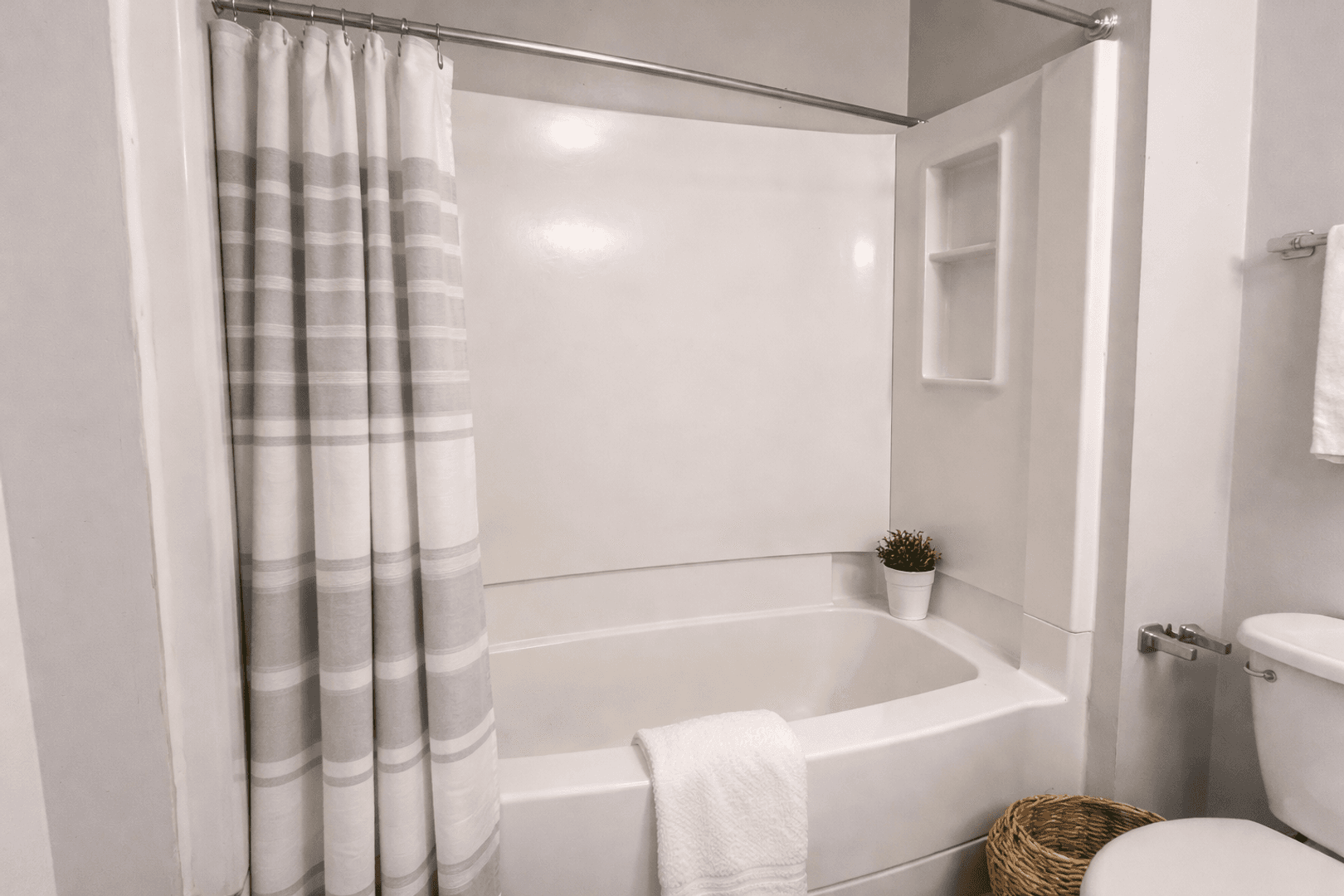 Hartford Apartment: 195 Affleck St