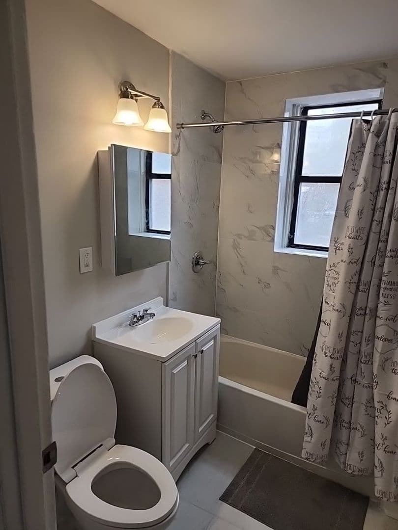 Hartford Apartment: 222-224 Maple Avenue