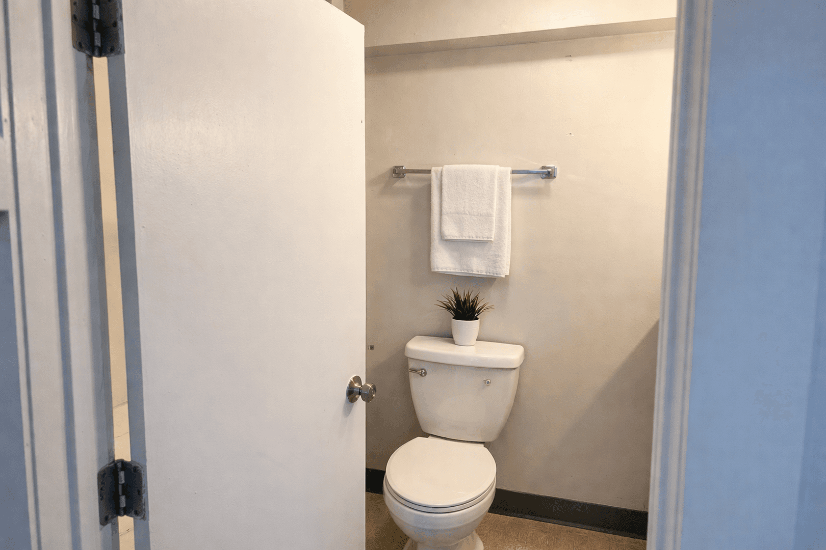 Hartford Apartment: 195 Affleck St