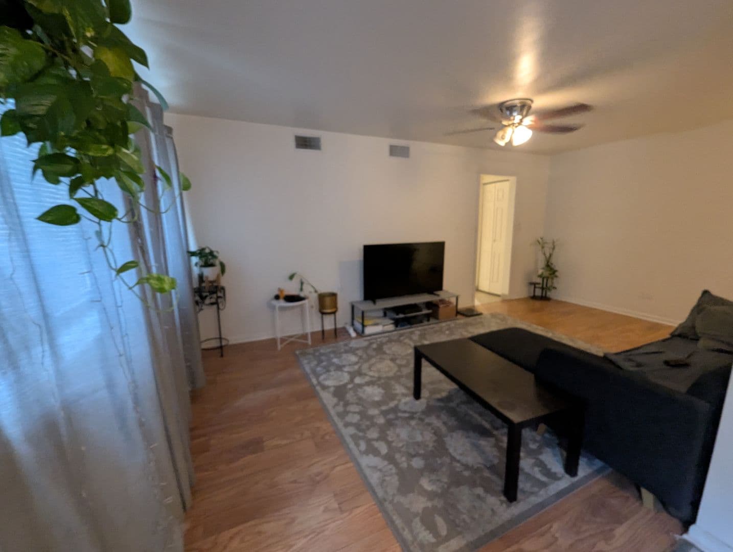 Chicago Apartment: 1111 W. Hollywood Ave.