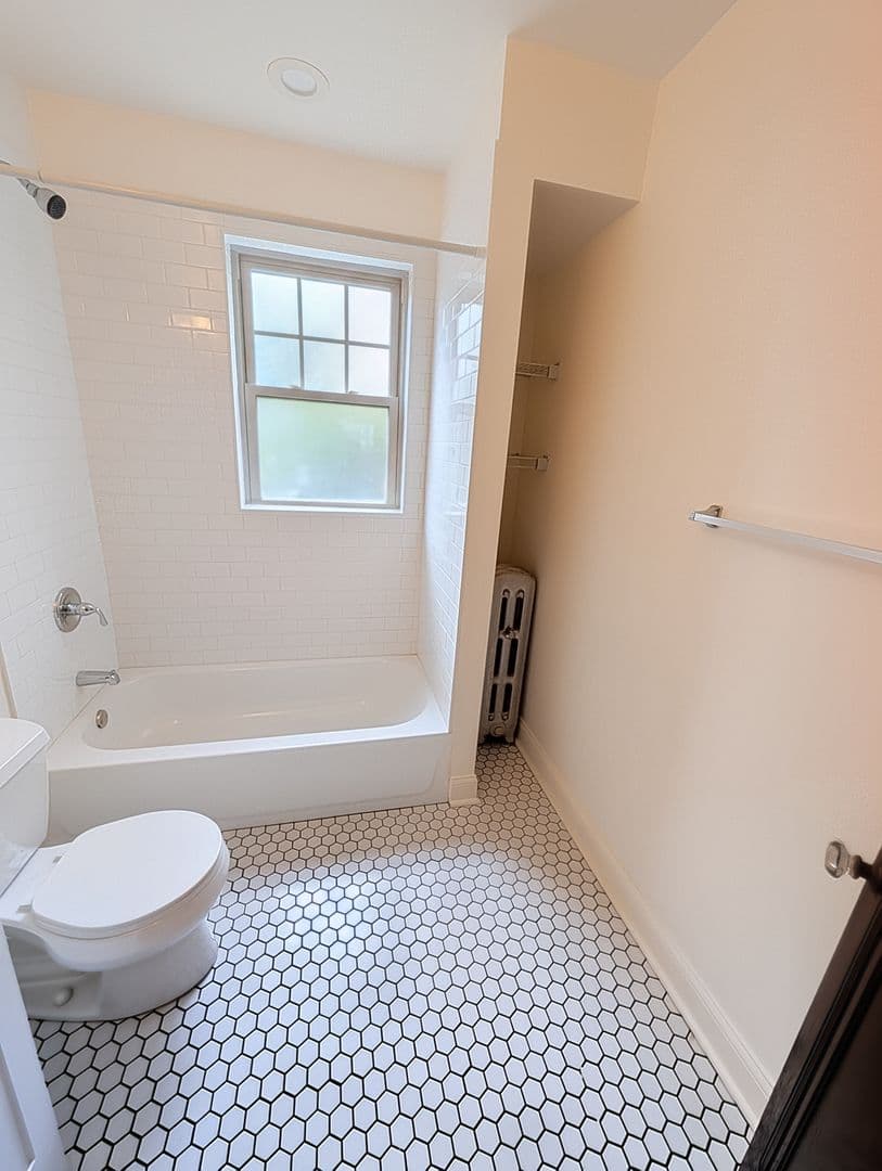Chicago Apartment: 6638 N. Glenwood