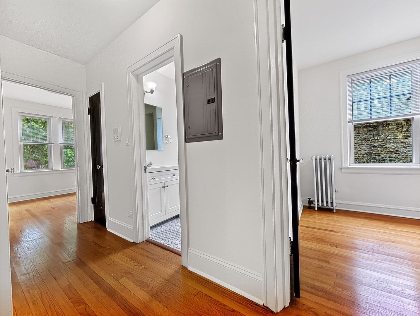 Chicago Apartment: 6638 N. Glenwood