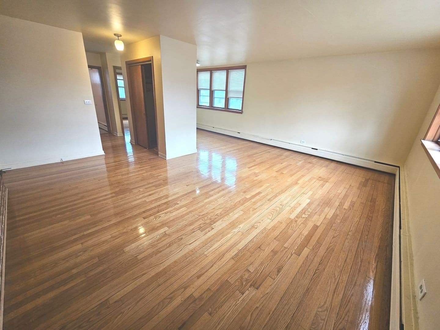 Evanston Apartment: 2725 Central St