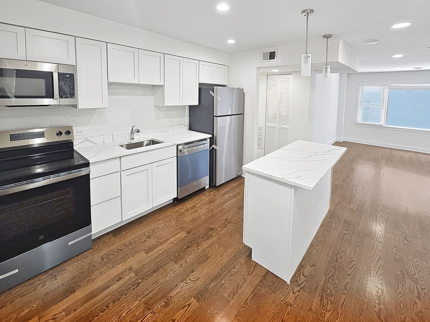 Evanston Apartment: 1100 Church St.