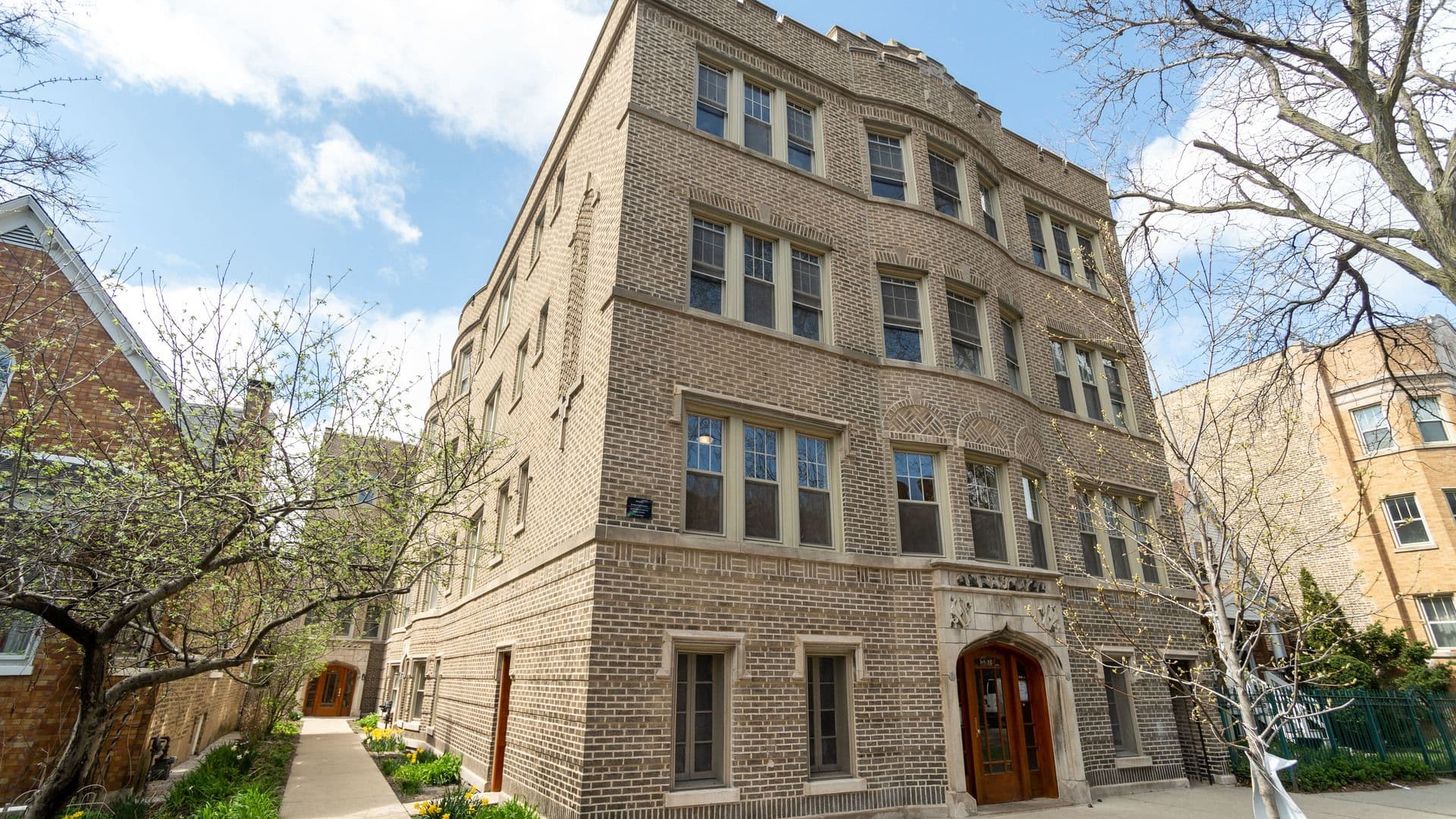 Chicago Apartment: 6638 N. Glenwood