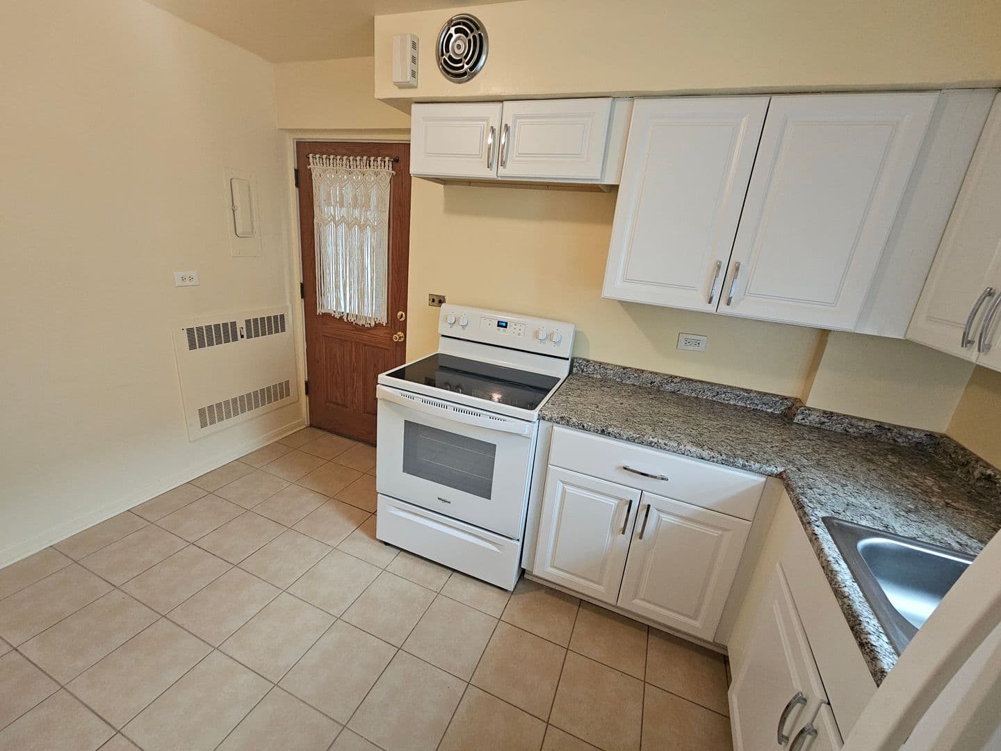 Evanston Apartment: 2725 Central St