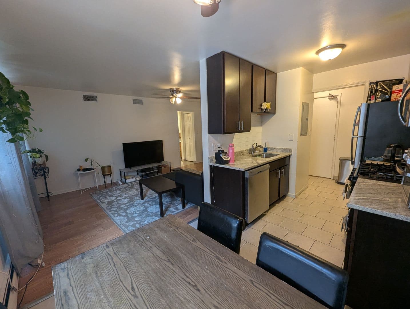 Chicago Apartment: 1111 W. Hollywood Ave.