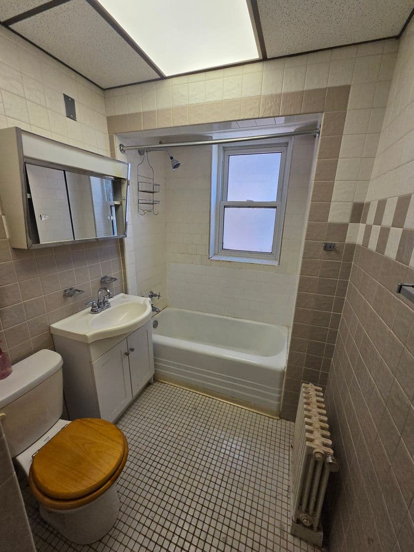 Chicago Apartment: 1308 W. Rosemont Ave