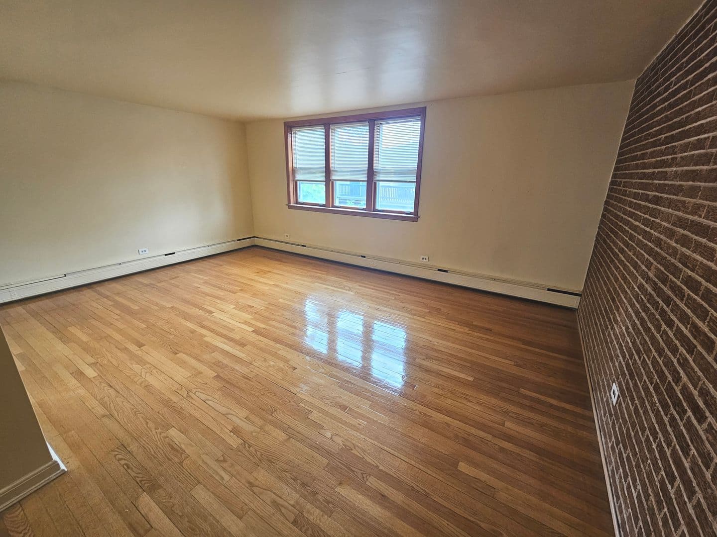 Evanston Apartment: 2725 Central St