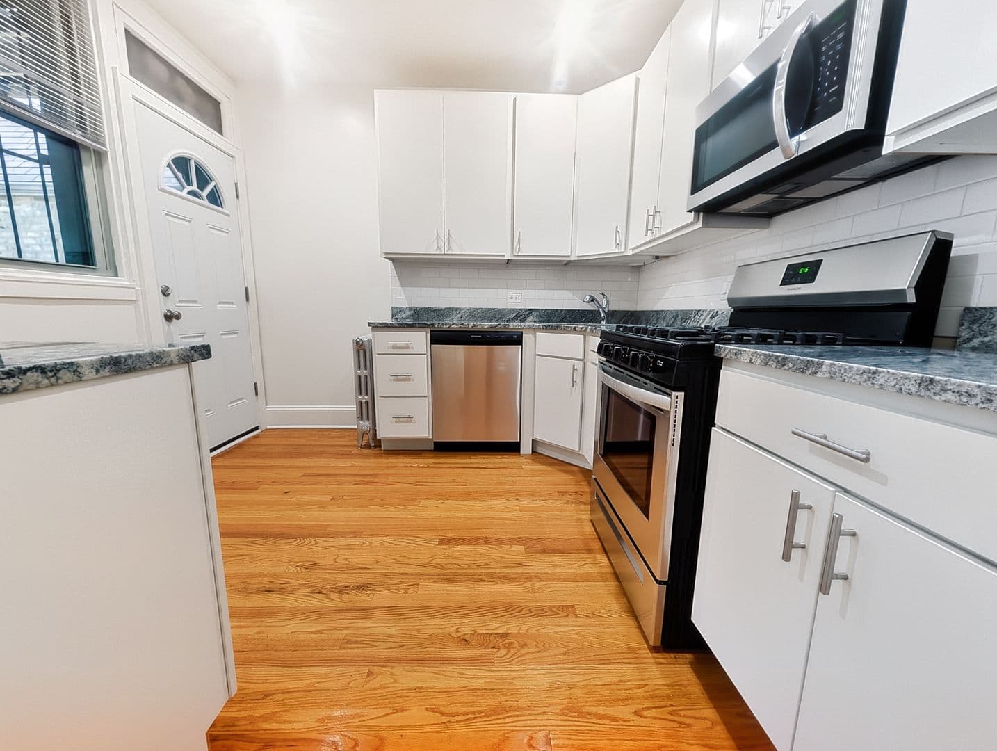 Chicago Apartment: 6638 N. Glenwood