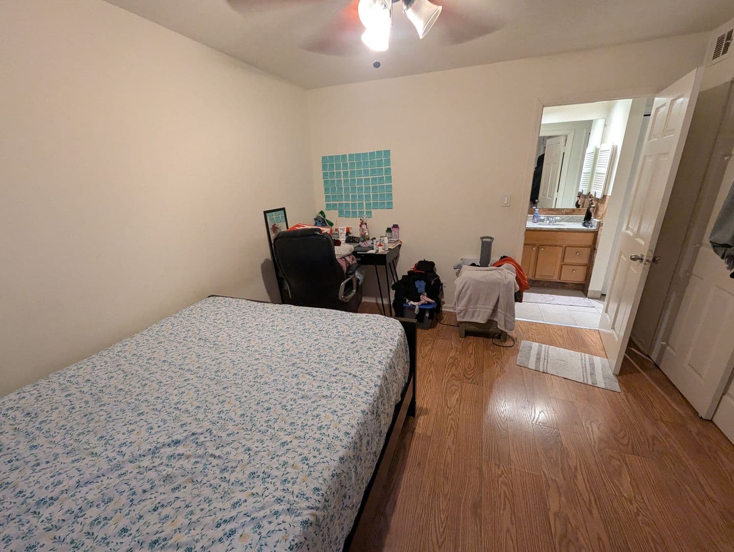 Chicago Apartment: 1111 W. Hollywood Ave.