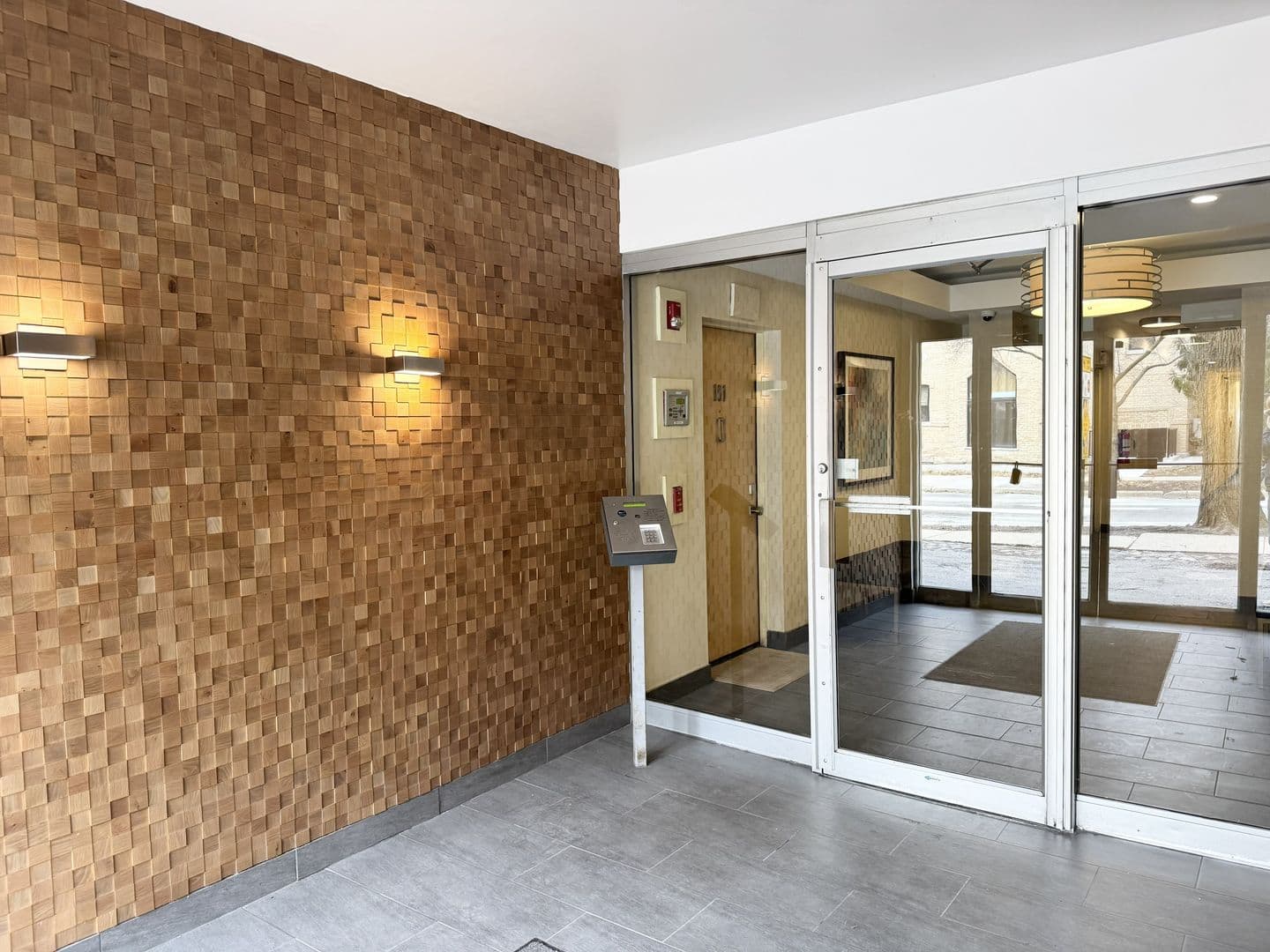 Evanston Apartment: 1100 Church St.