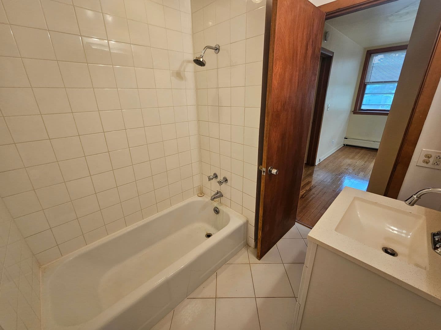 Evanston Apartment: 2725 Central St