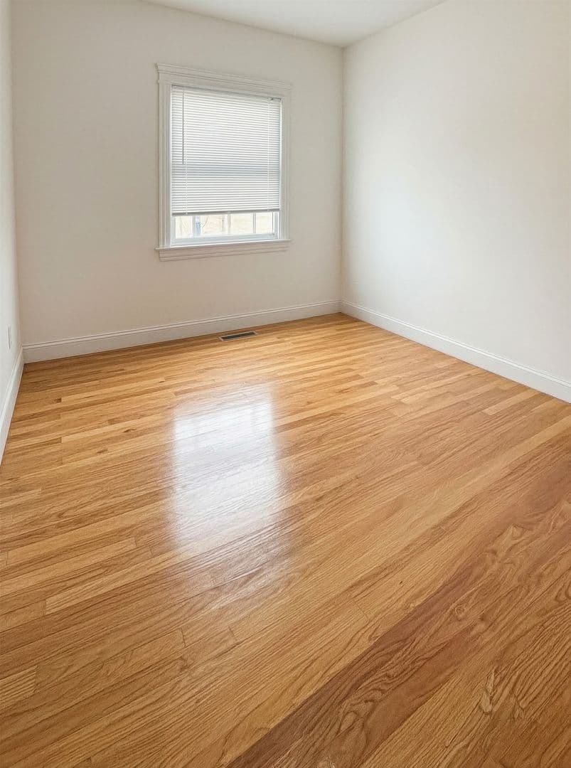Chicago Apartment: 1657 W. Wrightwood Ave