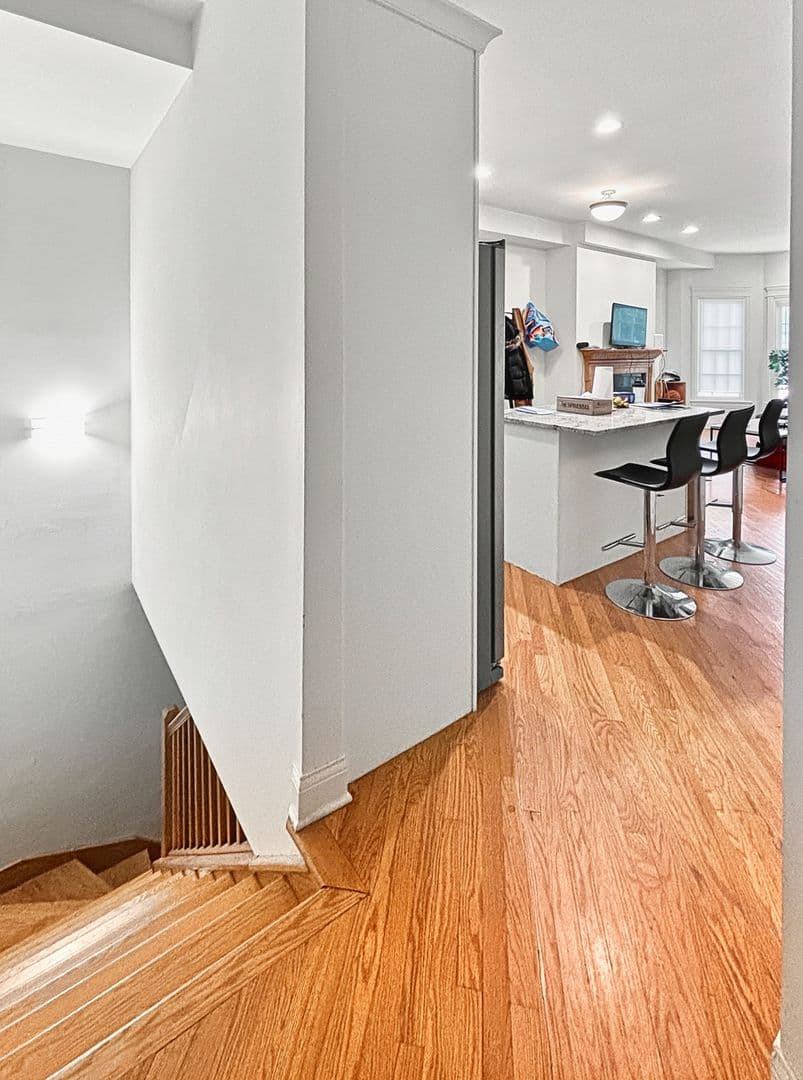 Chicago Apartment: 1657 W. Wrightwood Ave