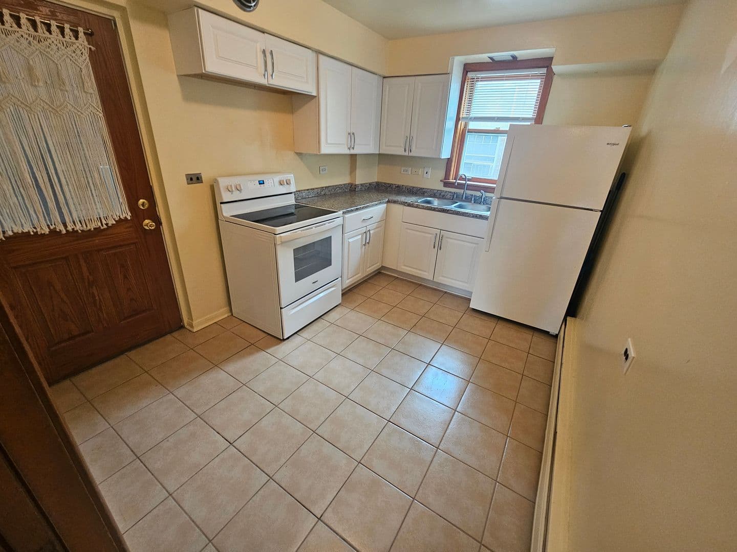 Evanston Apartment: 2725 Central St