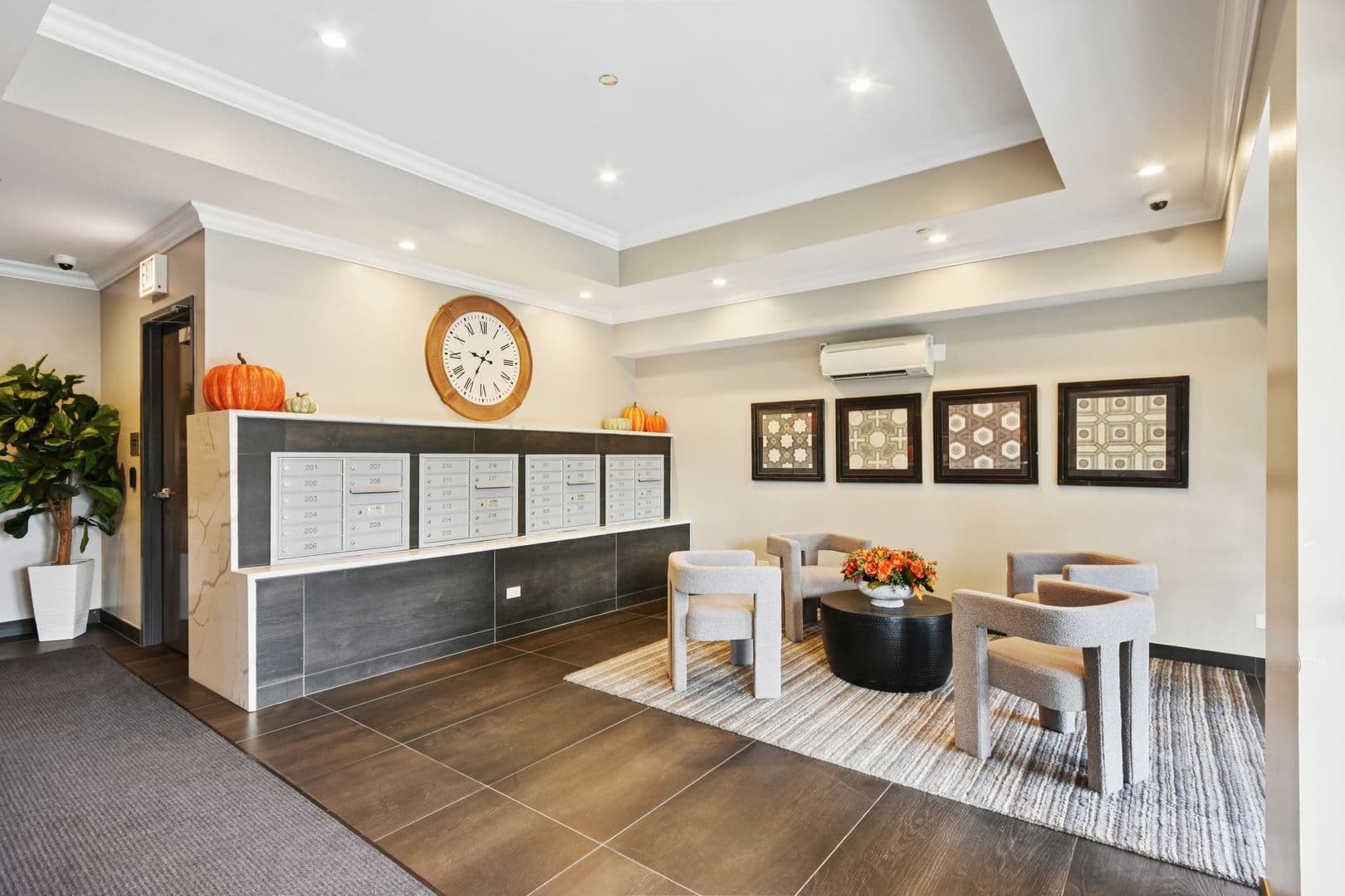 Chicago Apartment: 1610 North Normandy Avenue