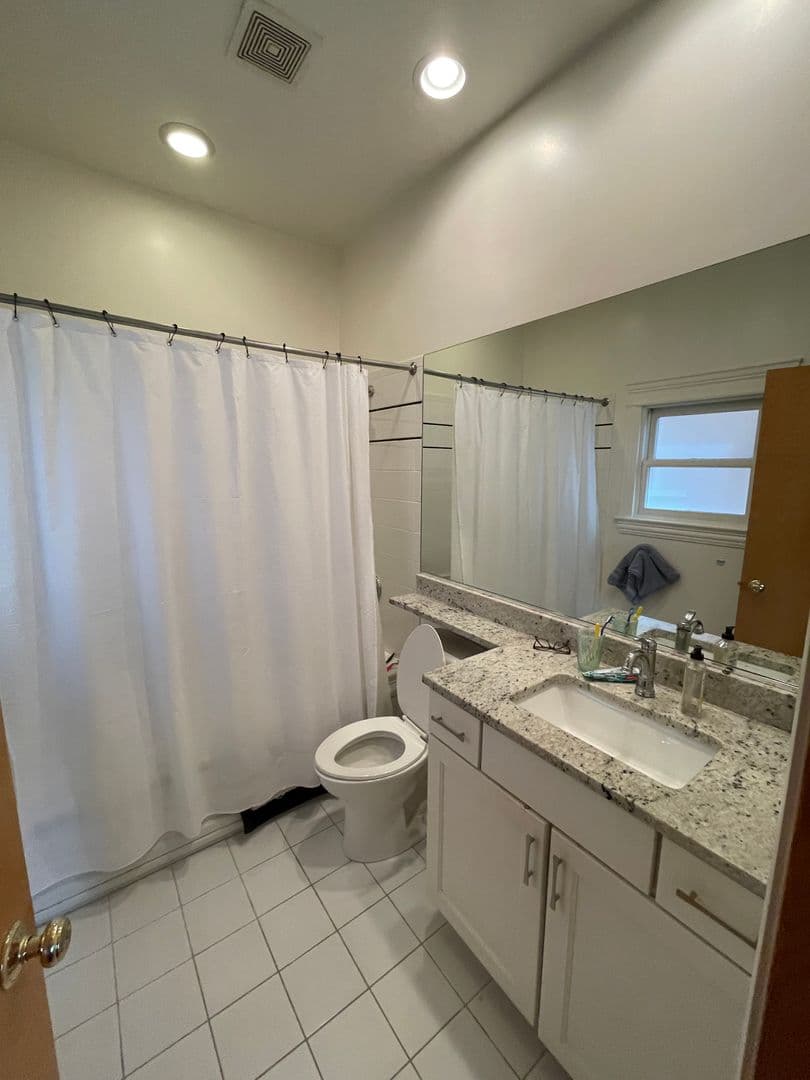 Chicago Apartment: 1657 W. Wrightwood Ave