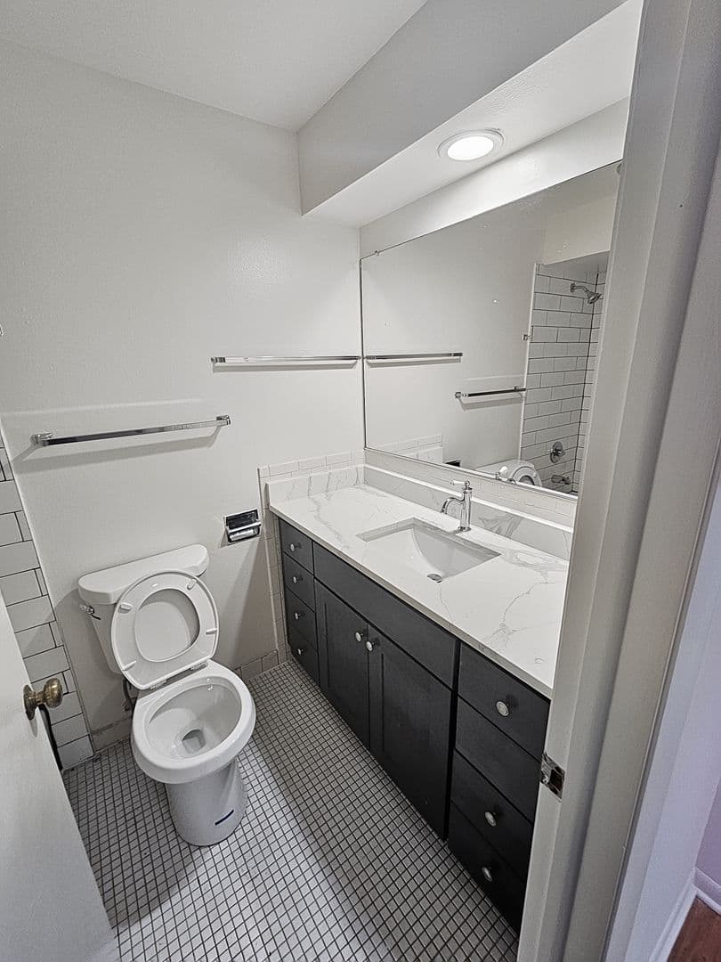 Evanston Apartment: 1100 Church St.
