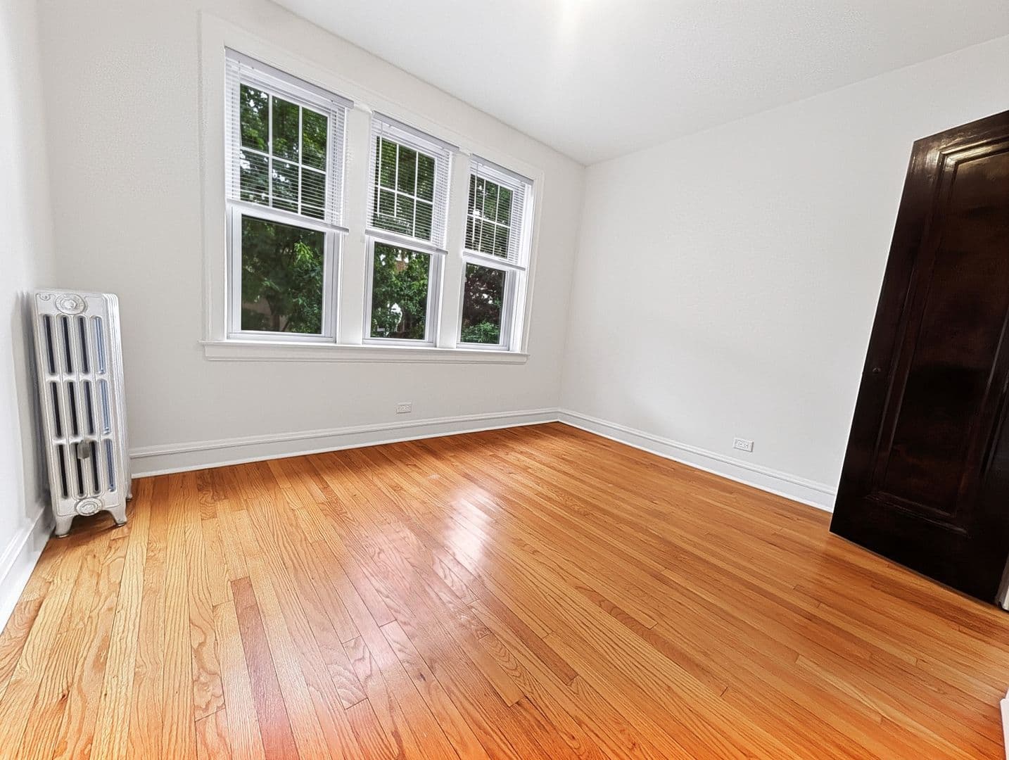 Chicago Apartment: 6638 N. Glenwood