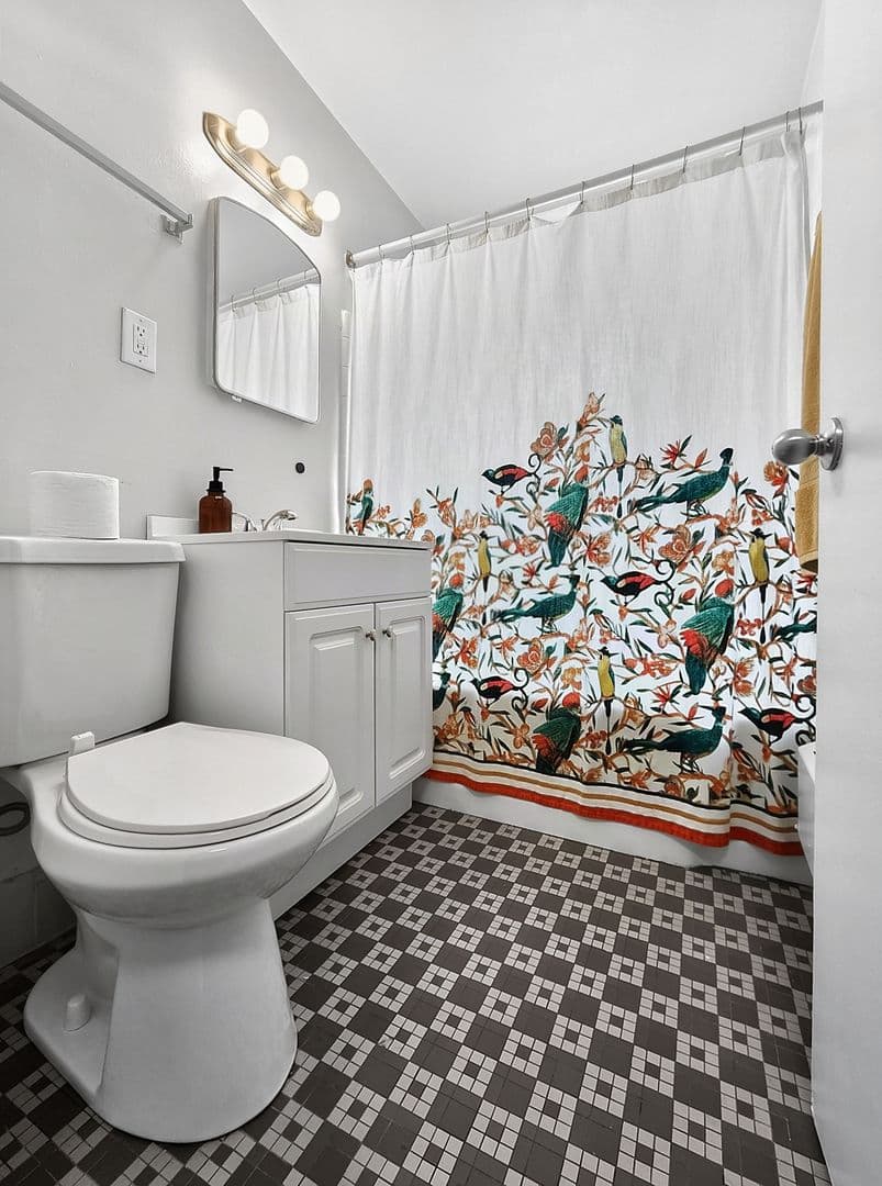 Chicago Apartment: 2104-24 W. Foster Ave