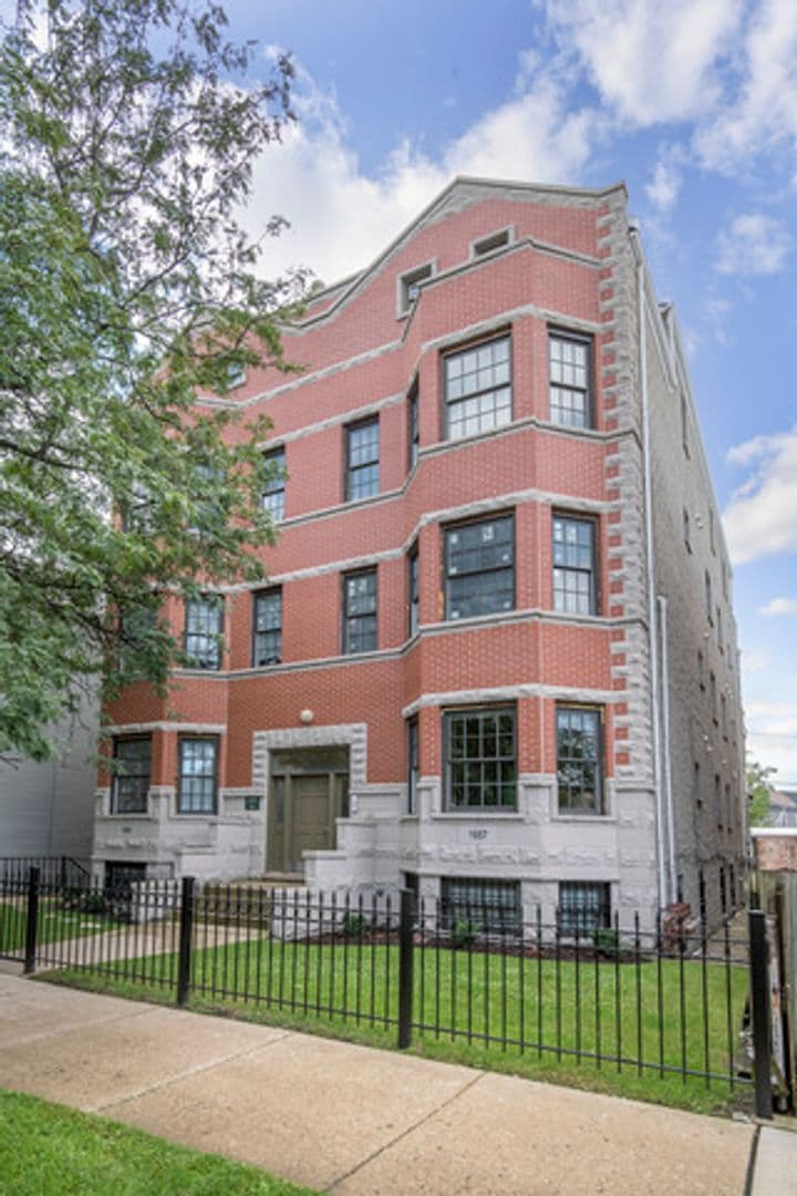 Chicago Apartment: 1657 W. Wrightwood Ave