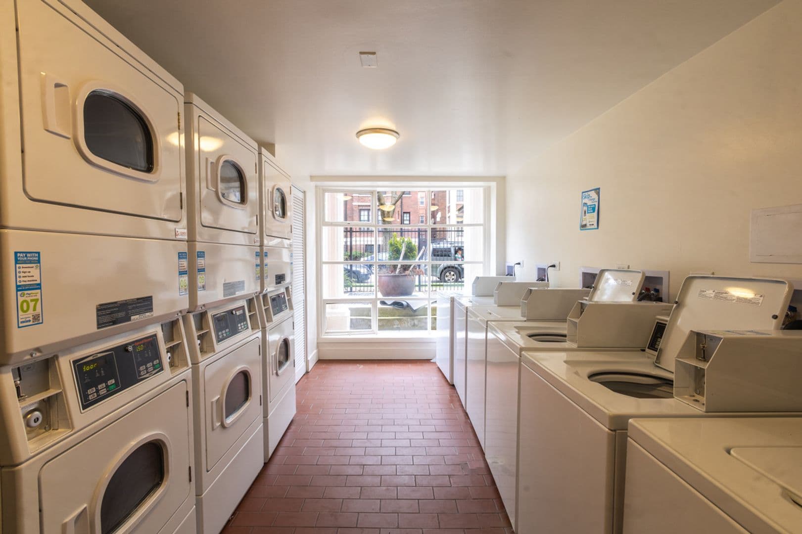 Chicago Apartment: 1111 W. Hollywood Ave.