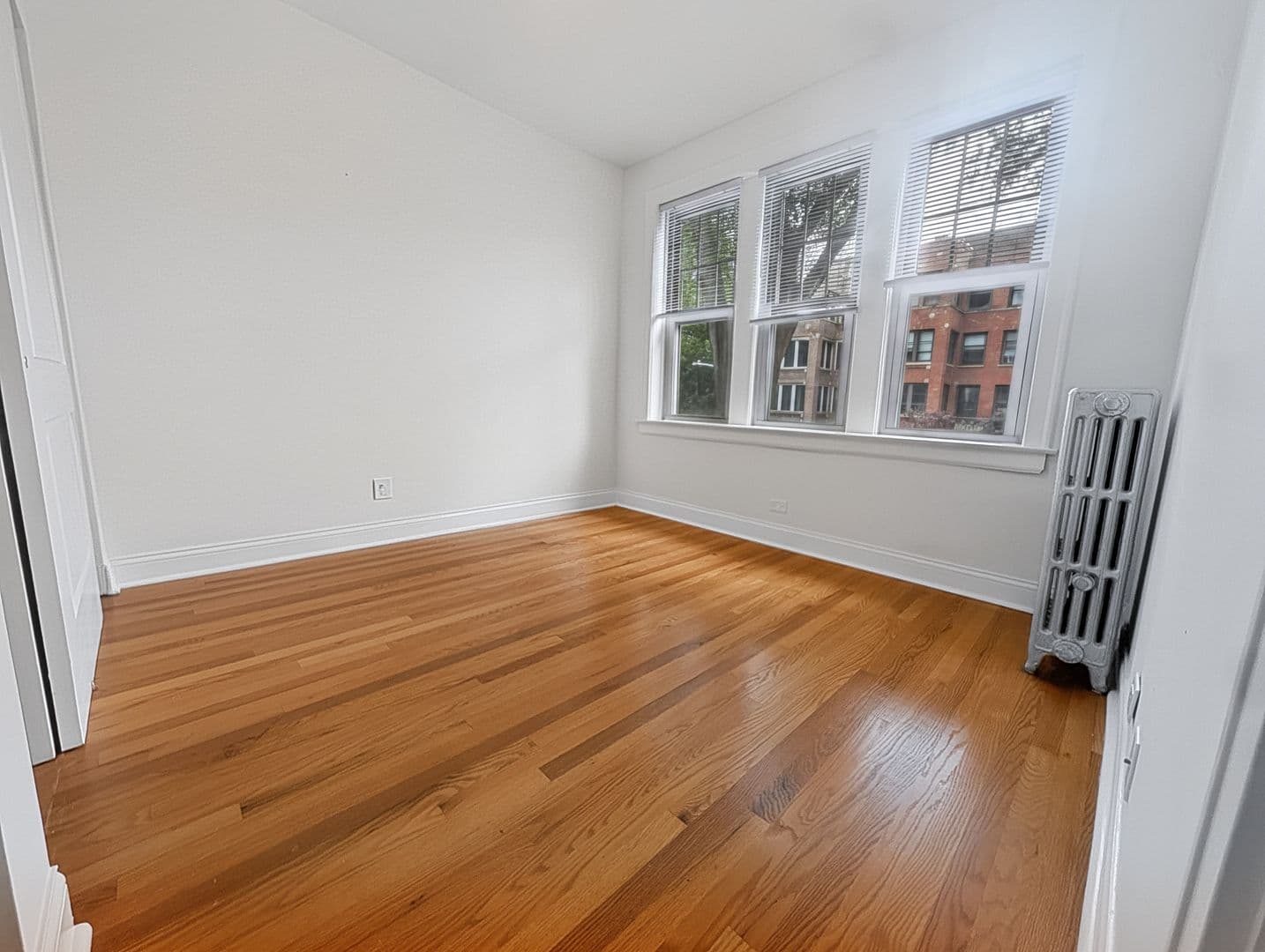 Chicago Apartment: 6638 N. Glenwood