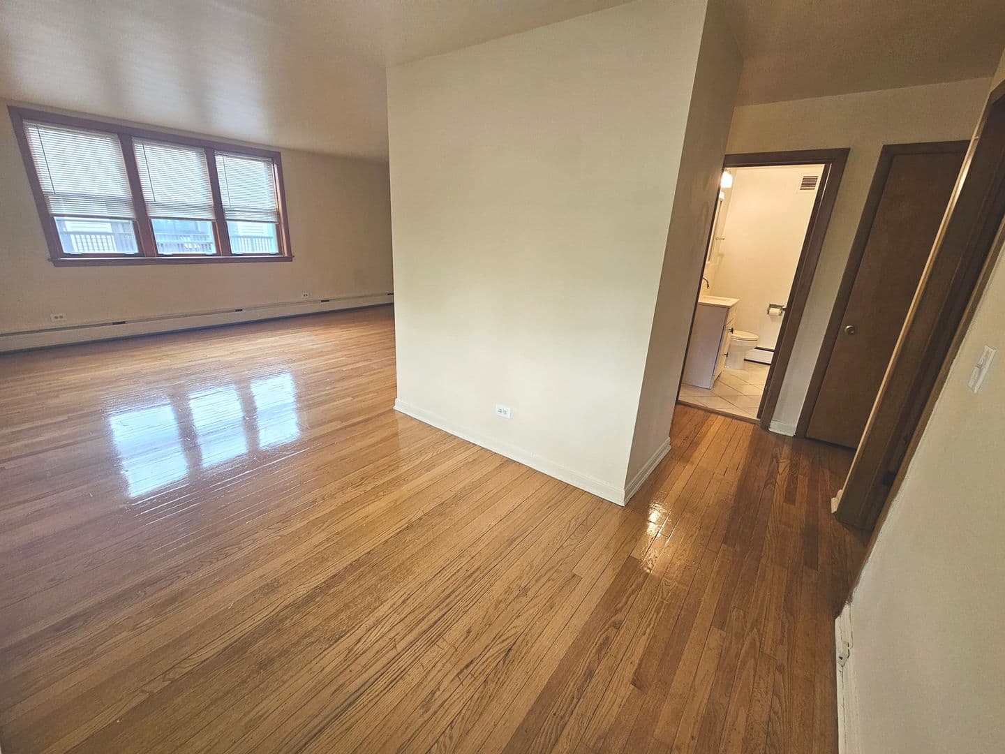 Evanston Apartment: 2725 Central St