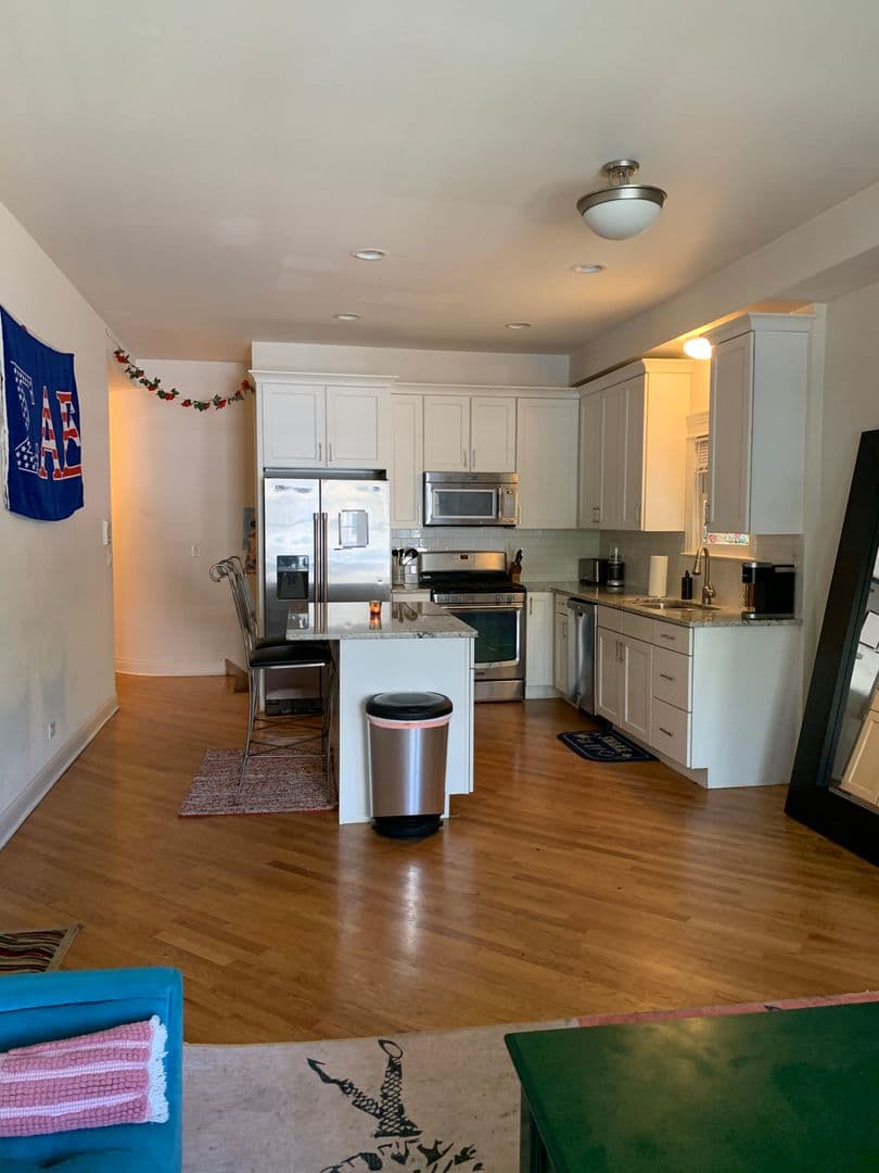 Chicago Apartment: 1657 W. Wrightwood Ave