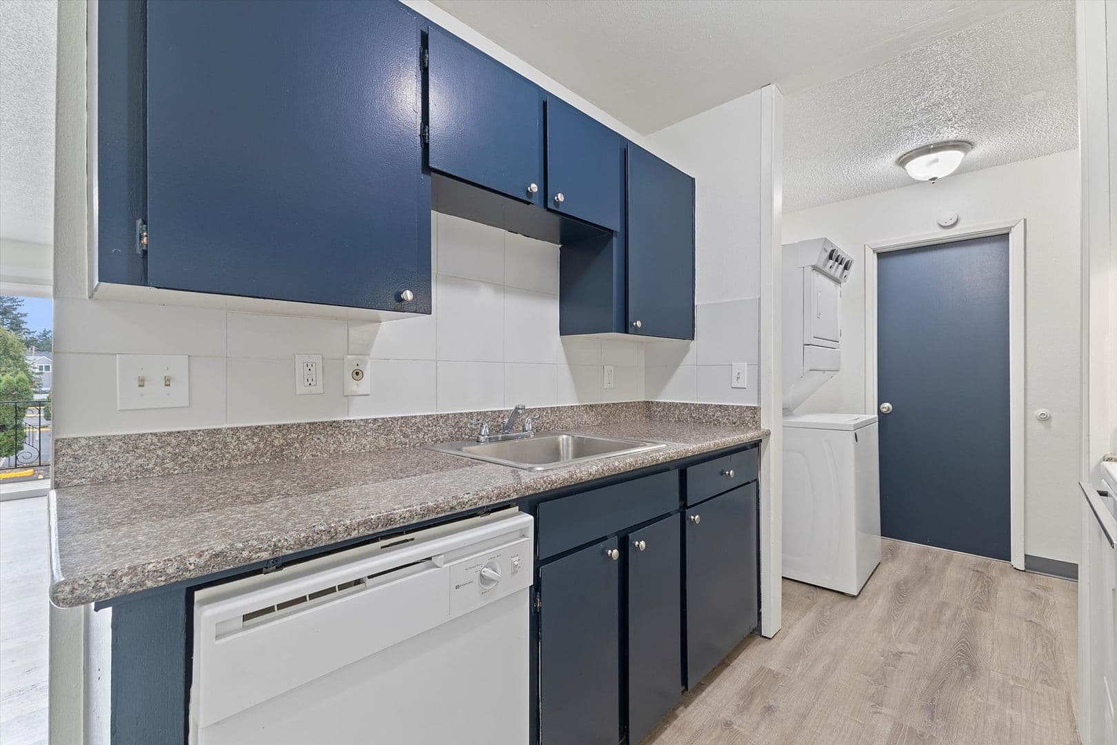 Portland Apartment: 16124 SE Alder St.