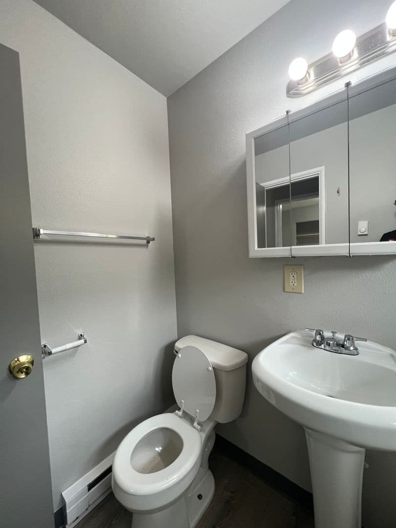 Portland Apartment: 746 SE 187th ave