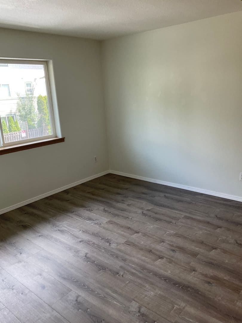 Portland Apartment: 110 & 114 SE 146th Ave.