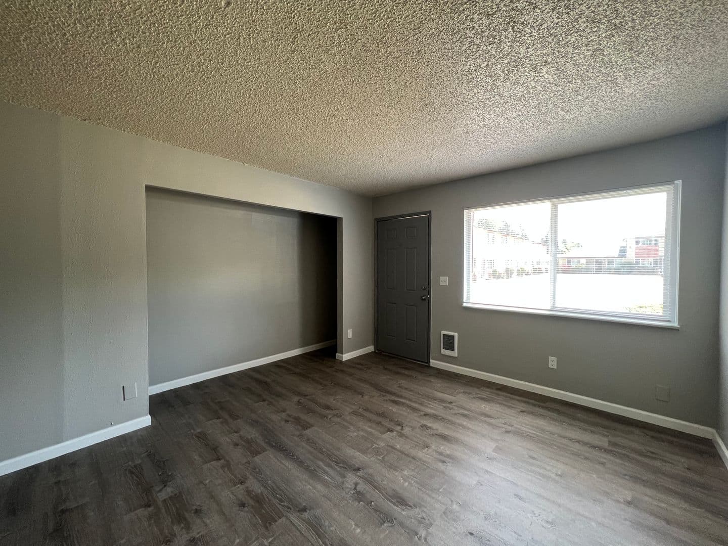 Portland Apartment: 878 SE 187th