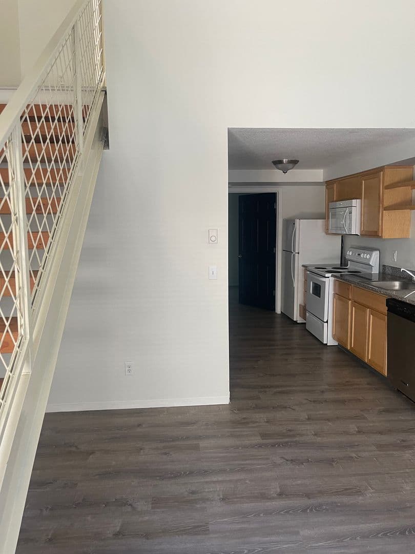 Portland Apartment: 12026 SE Ash St