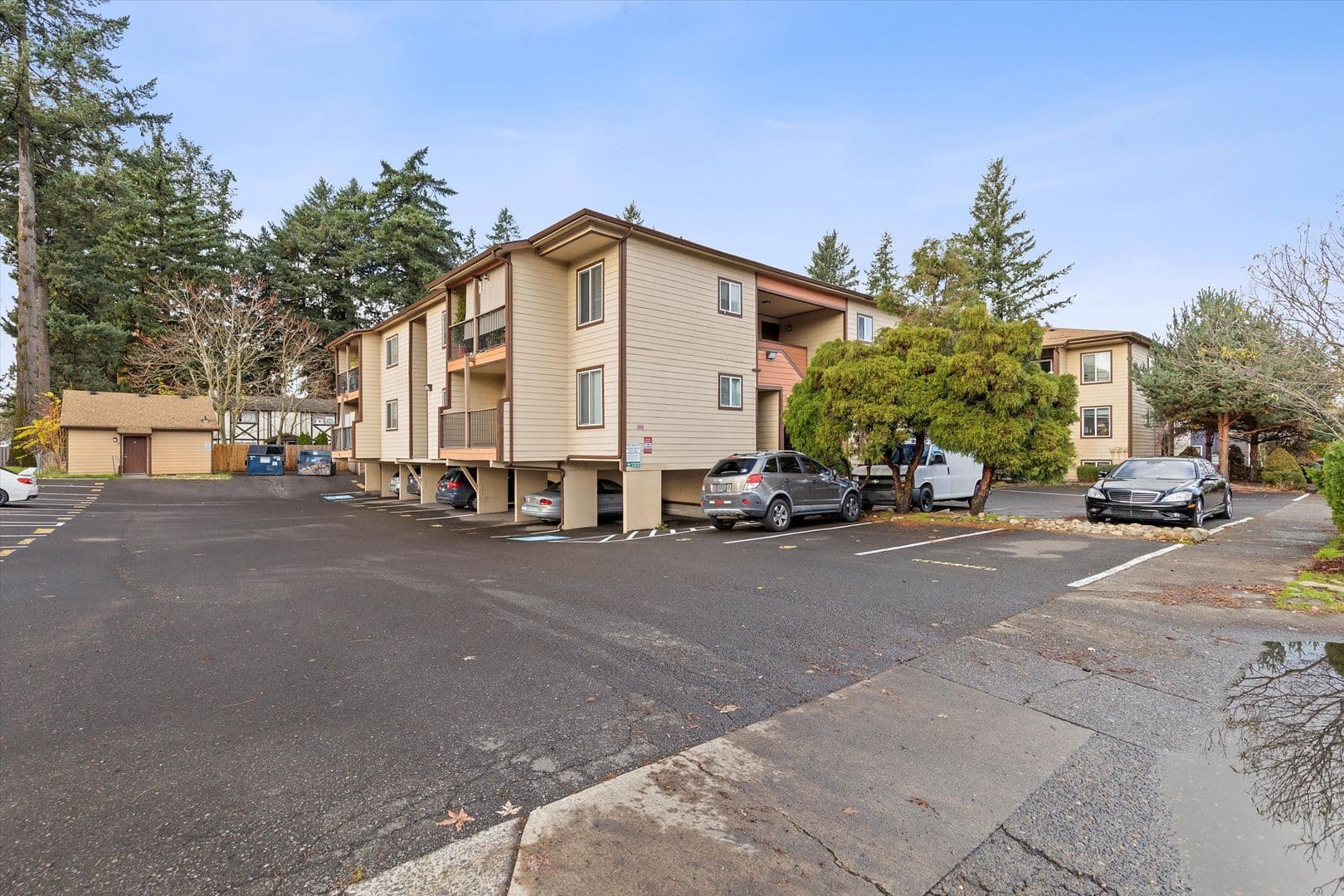 Portland Apartment: 13801-13865 SE Stark