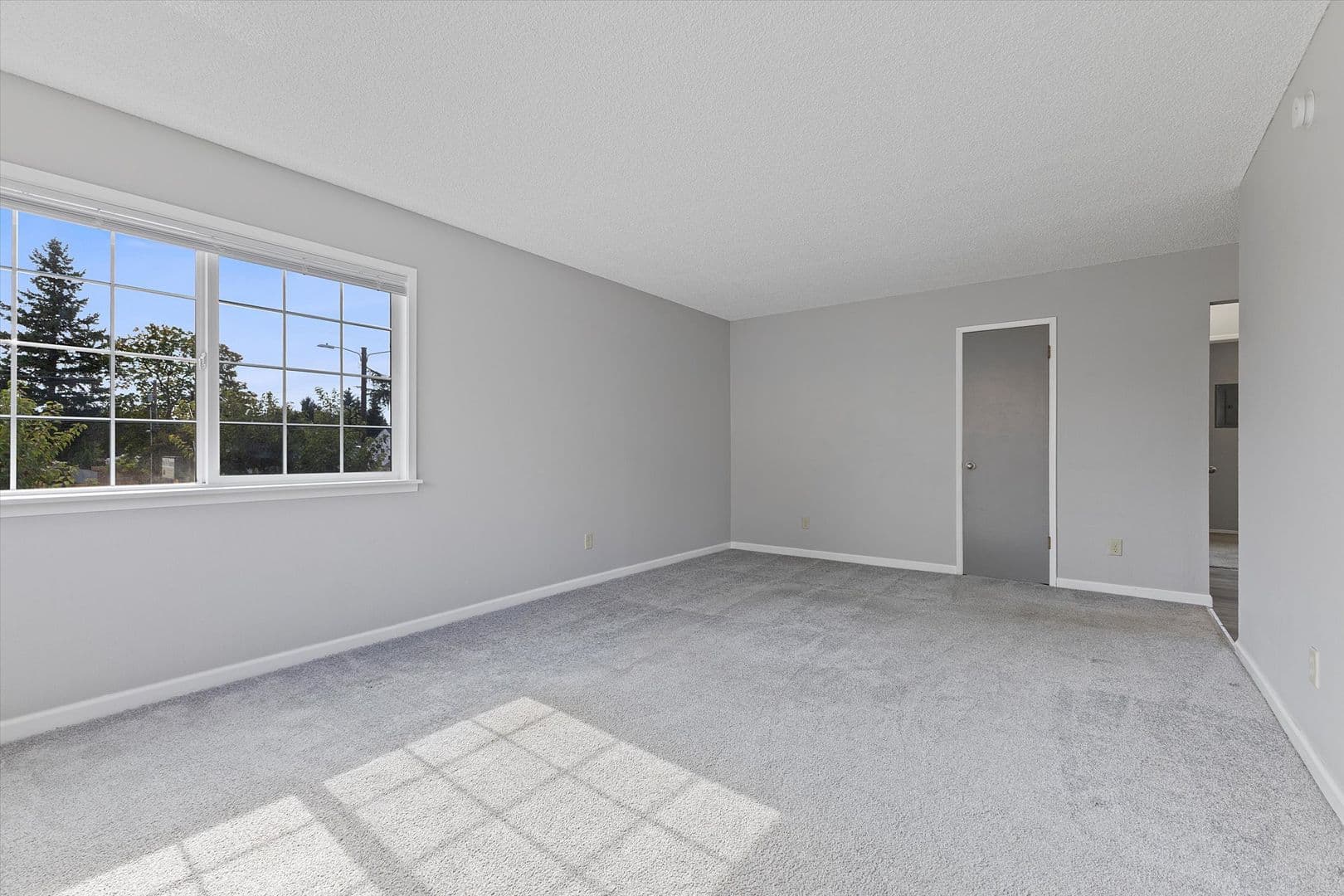 Portland Apartment: 14021 SE Stark