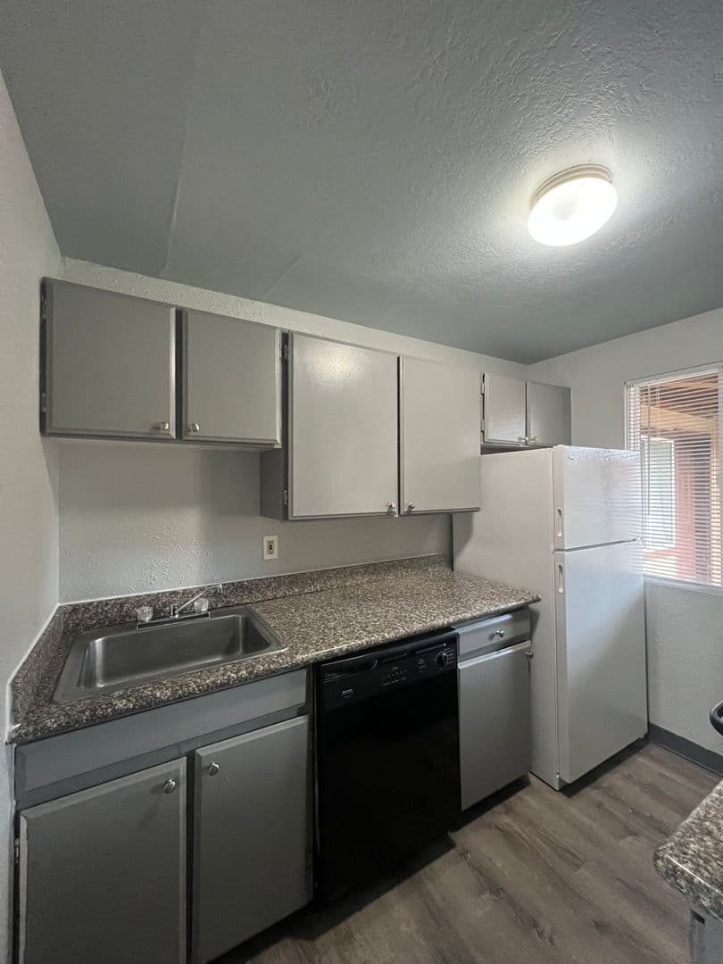 Portland Apartment: 16000 SE Alder St.