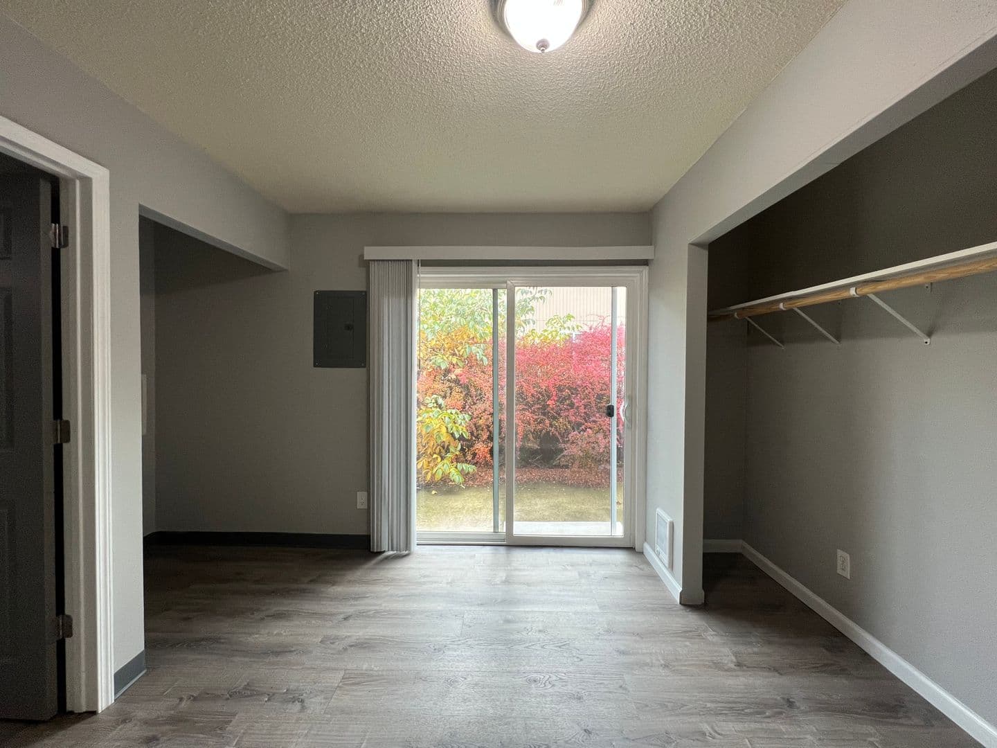 Portland Apartment: 746 SE 187th ave