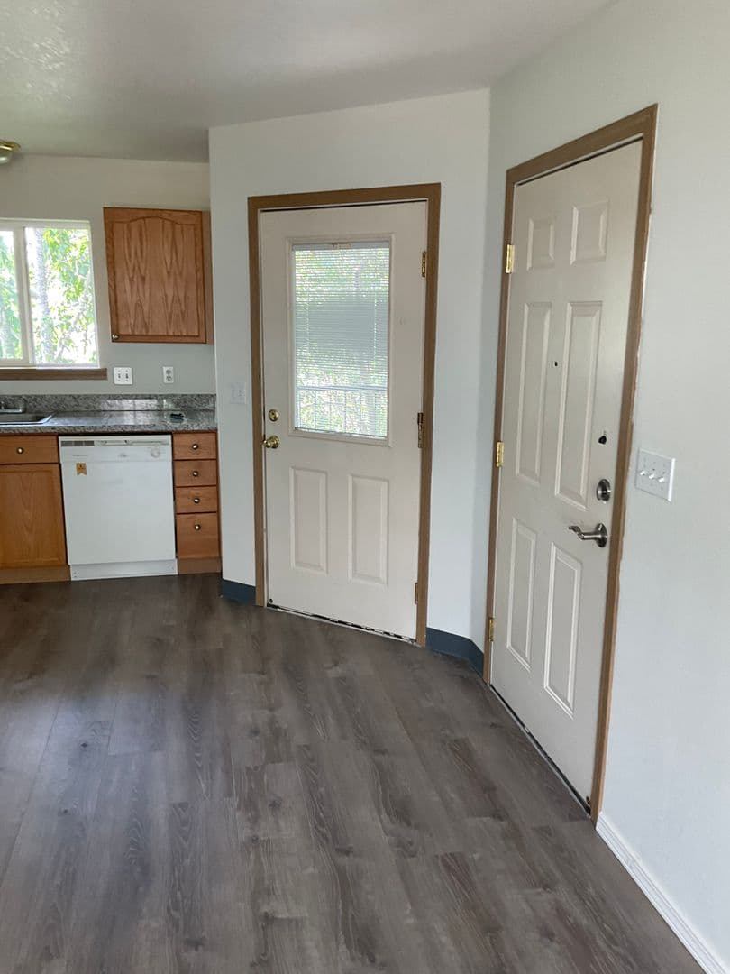 Portland Apartment: 110 & 114 SE 146th Ave.