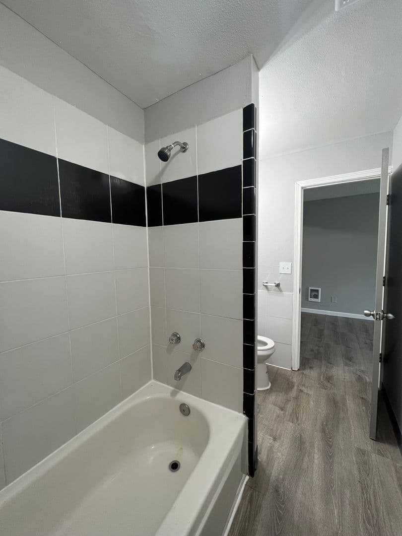 Portland Apartment: 16124 SE Alder St.