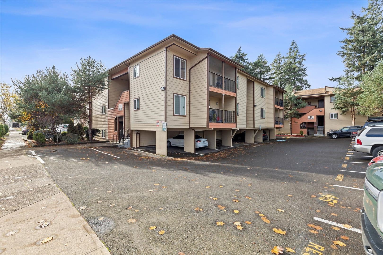 Portland Apartment: 13801-13865 SE Stark