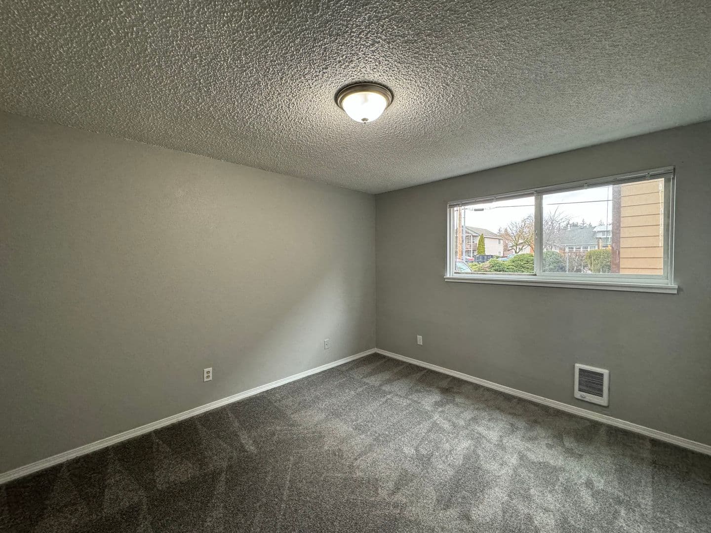 Portland Apartment: 14948-14998 SE Stark