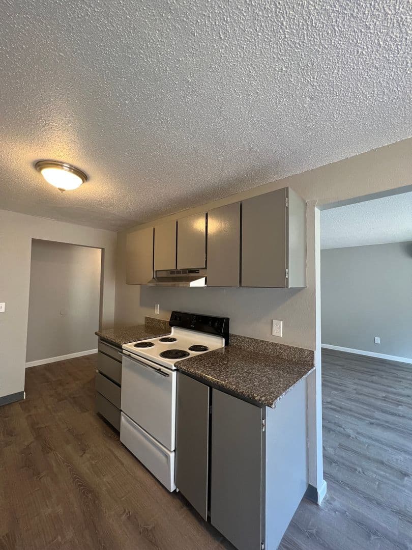 Portland Apartment: 621 NE 162nd