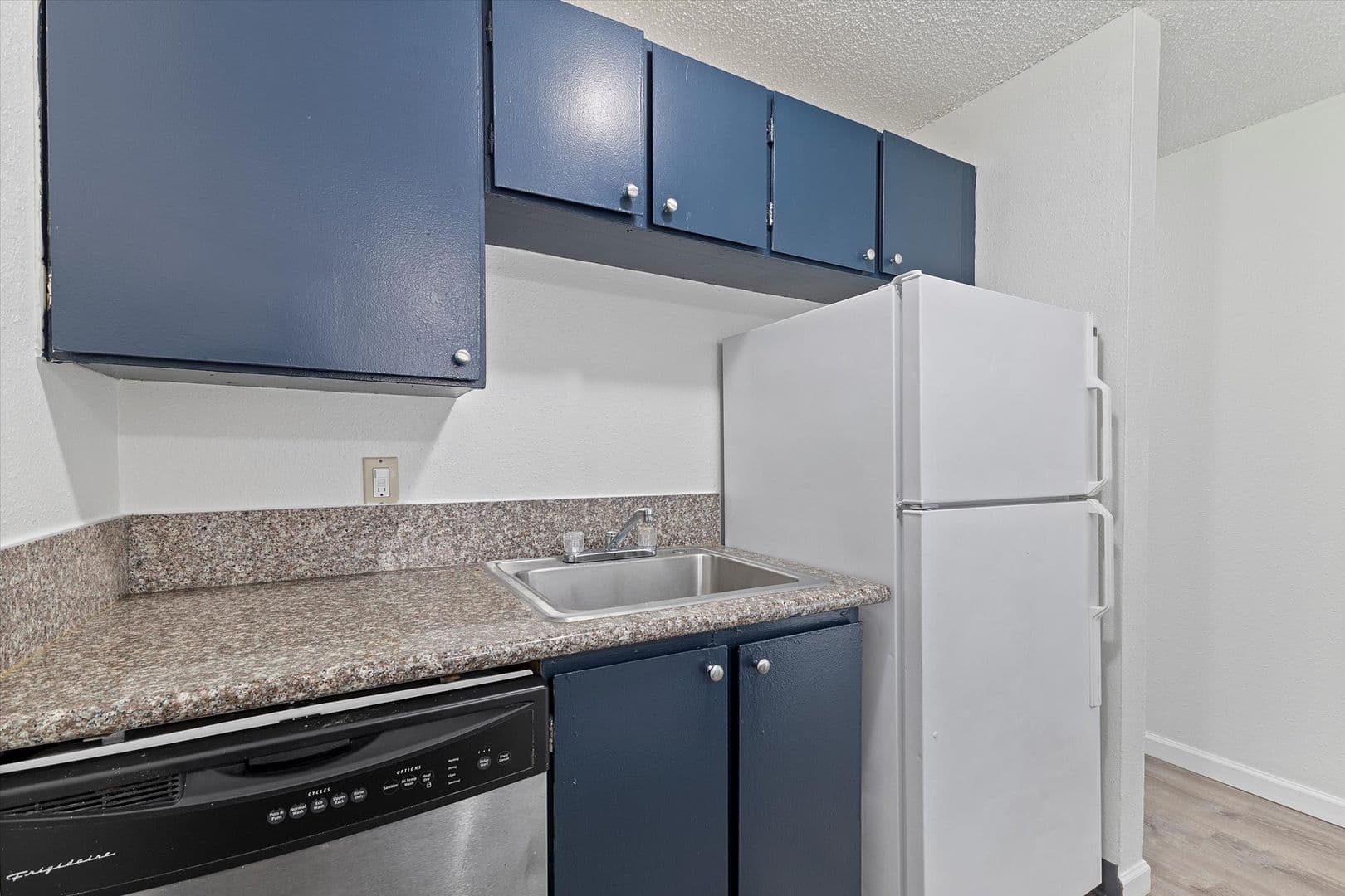 Portland Apartment: 16000 SE Alder St.