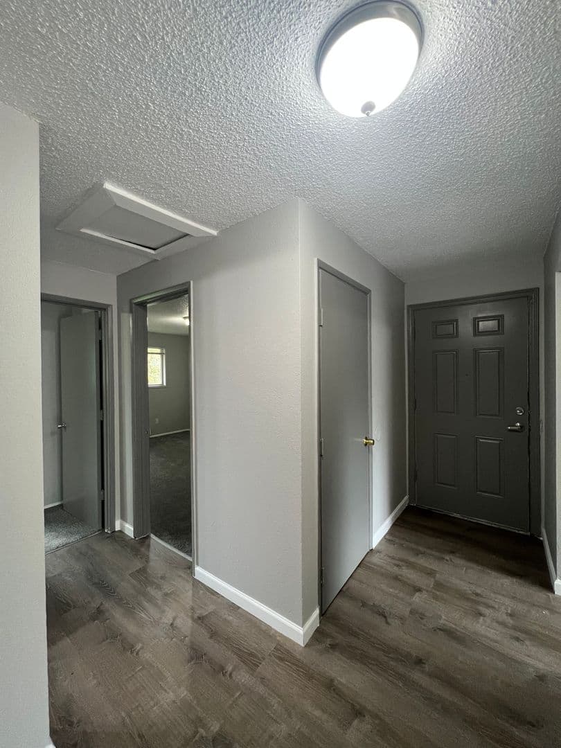 Portland Apartment: 621 NE 162nd