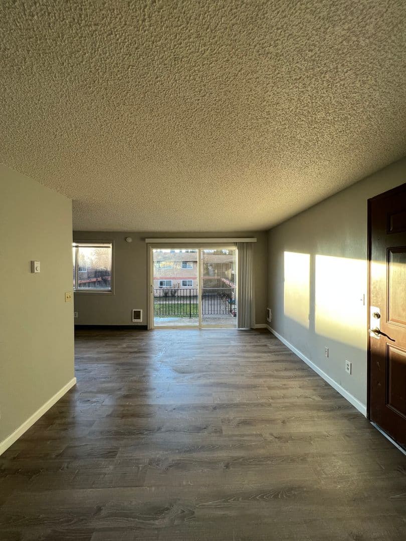 Portland Apartment: 203 SE 162nd