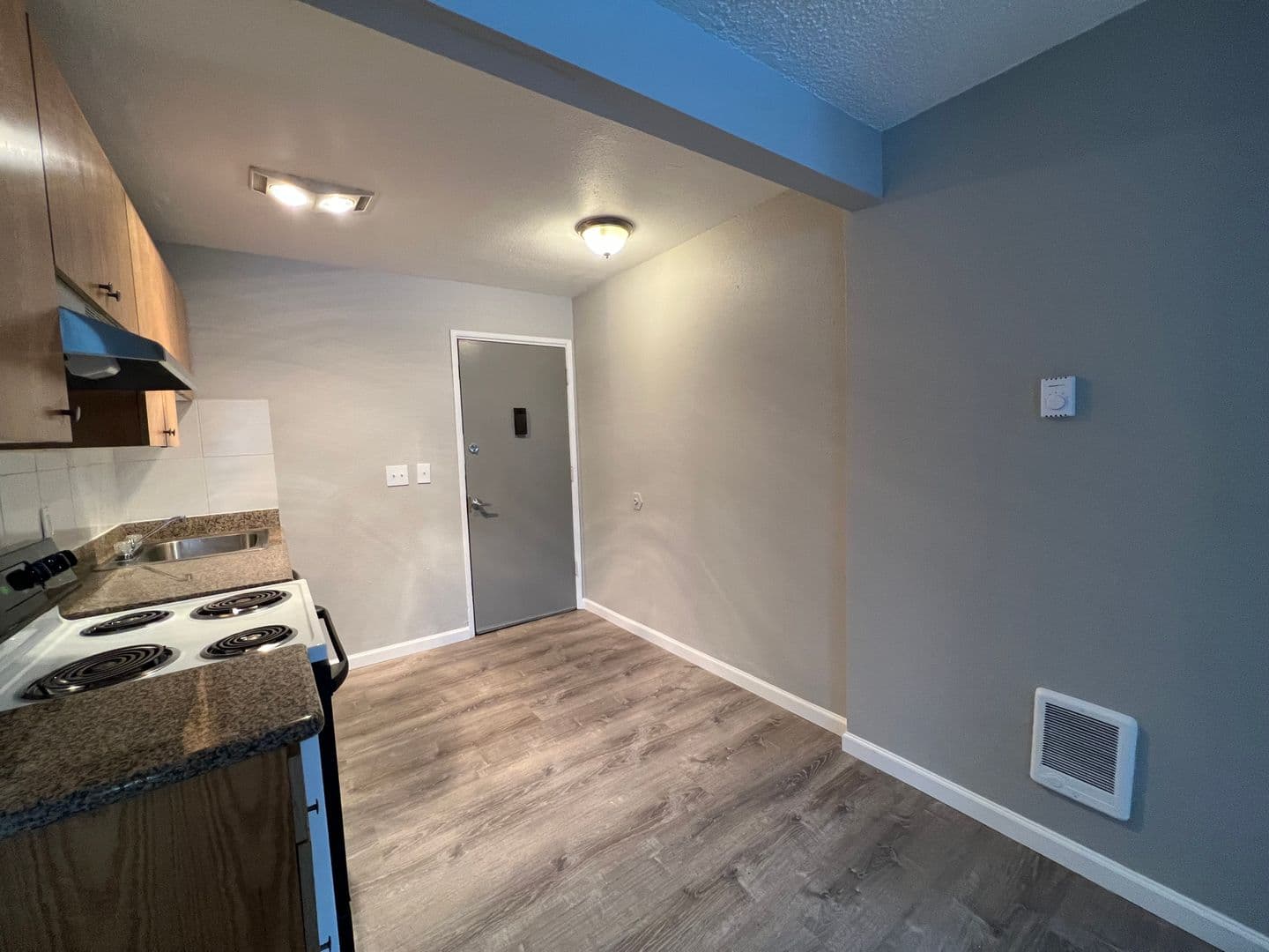 Portland Apartment: 16124 SE Alder St.